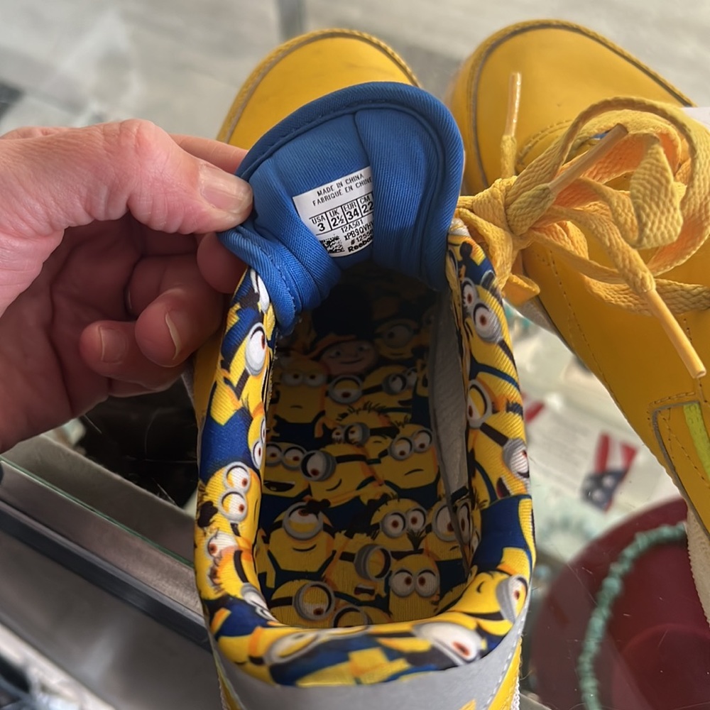 Adorable Reebok minion print shoes - Picture 1 of 5
